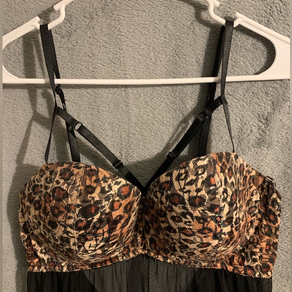 Leopard and black see thru nighty size XL and the cup size is D. Used once - Picture 4 of 4